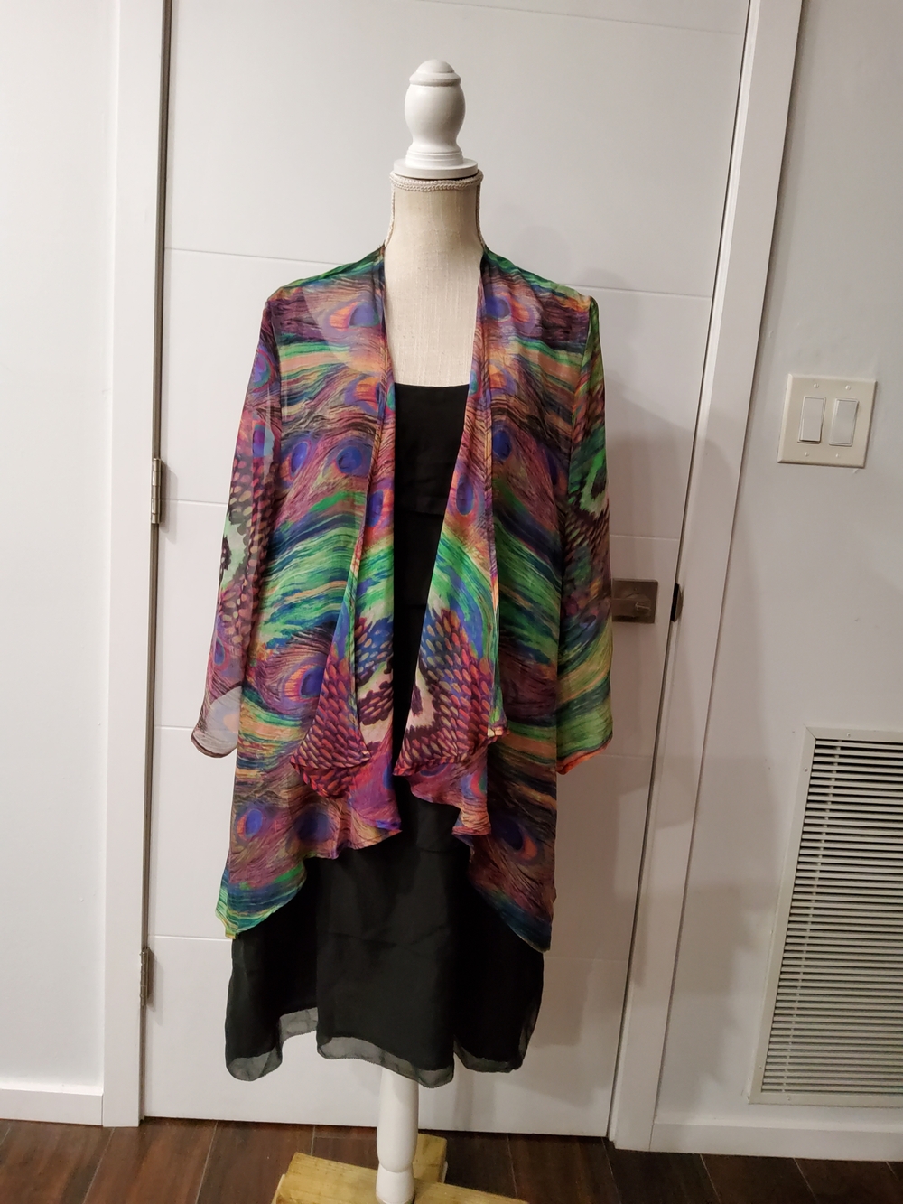 Silk Lightweight Peacock-Print Drape Cardigan - Multicolor